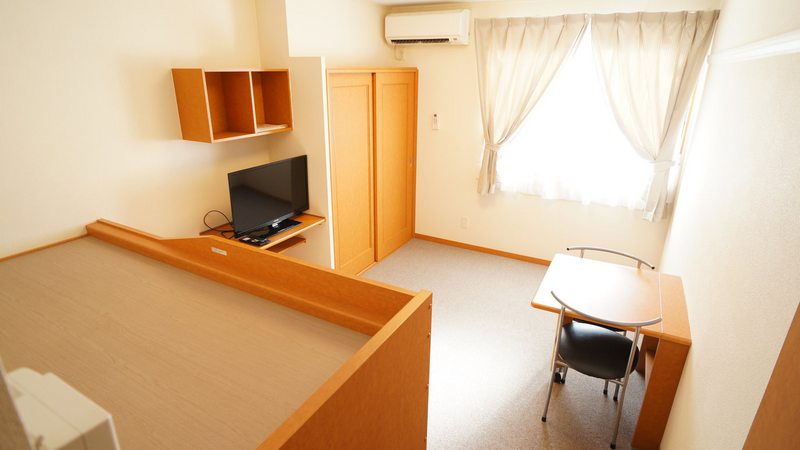 レオパレストロイメライ 居間