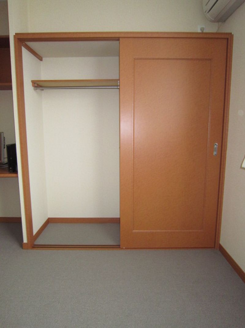 レオパレスシルワ 収納