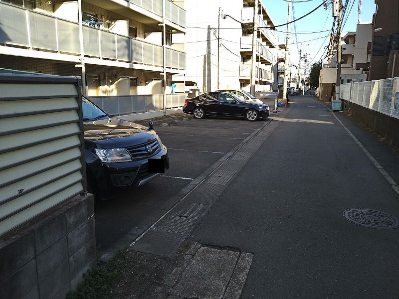 レオパレスパルコートＢ 駐車場