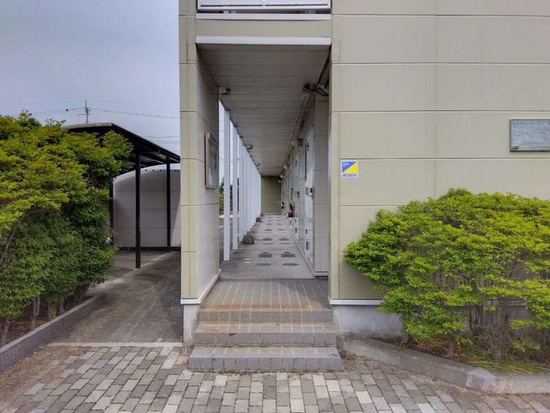 レオパレス東五代 エントランス