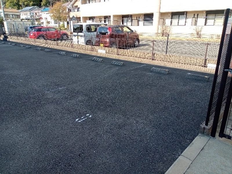 レオパレス紀ノ川 駐車場