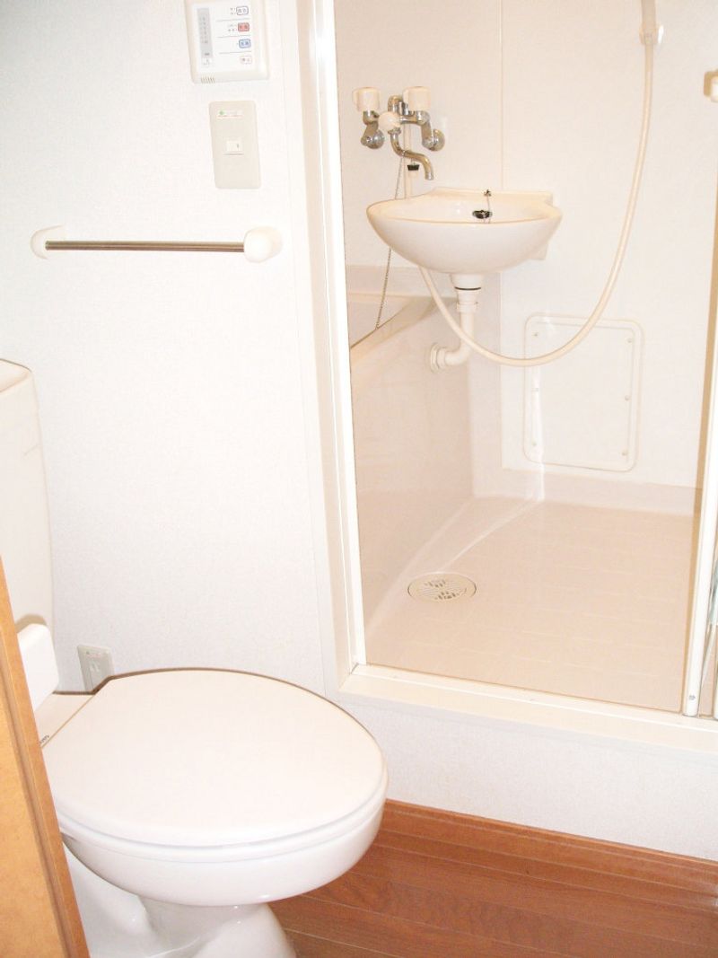 レオパレスｅａｓｔ　ＭＯＡＴ トイレ