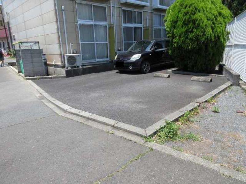 レオパレスリロ 駐車場