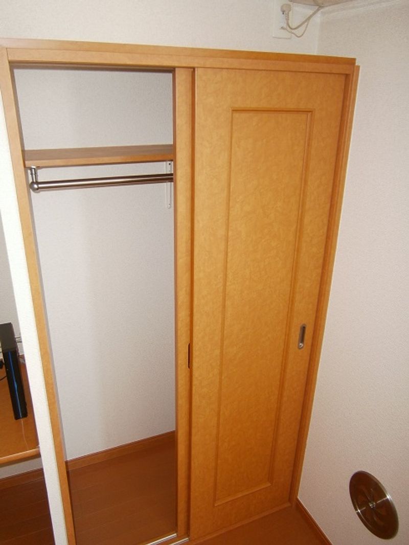 レオパレスフィオローナ 収納