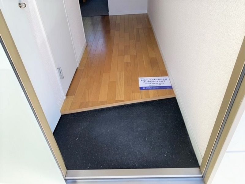 レオパレスメルベーユ徳行 玄関