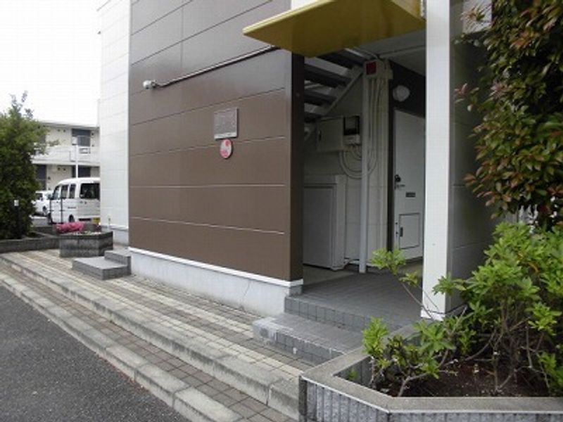 レオパレスエクセラン青葉 エントランス
