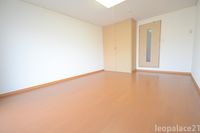 レオパレス江津 居間