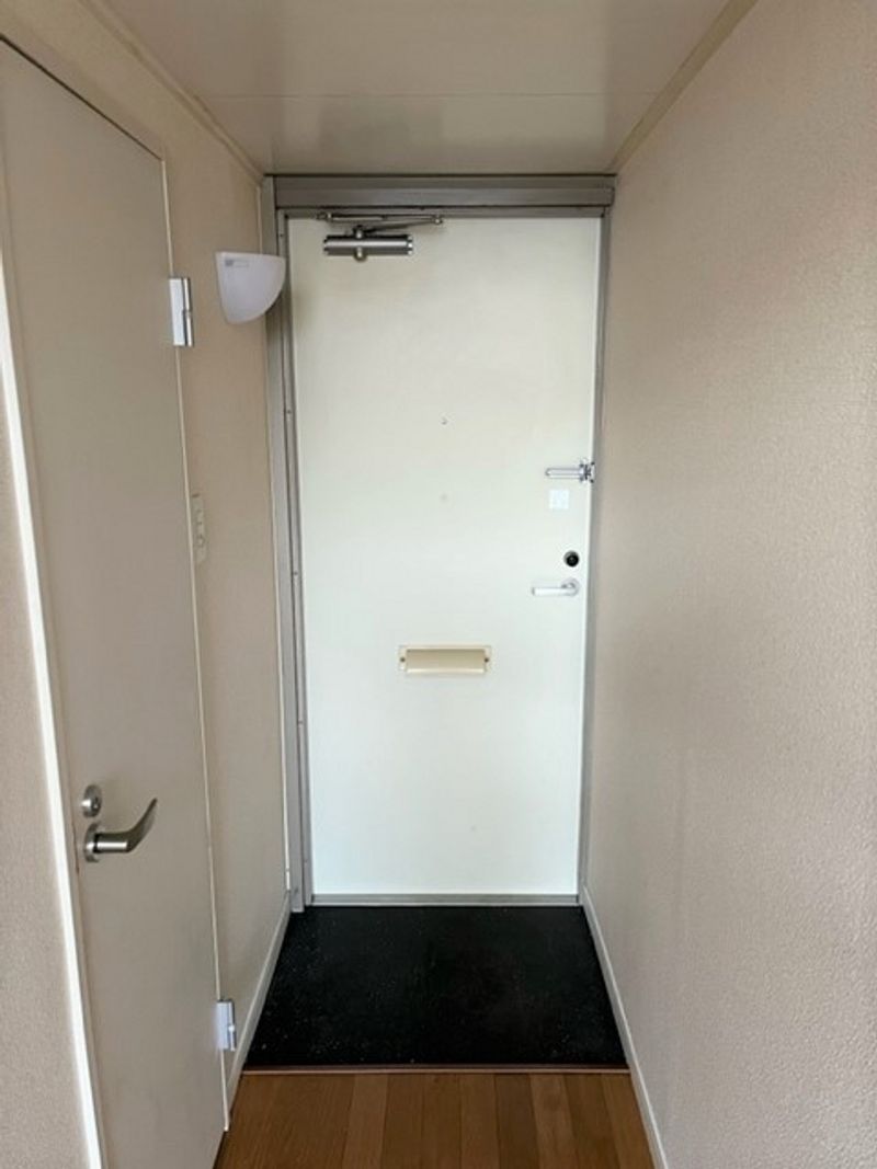 レオパレスマーブル 玄関