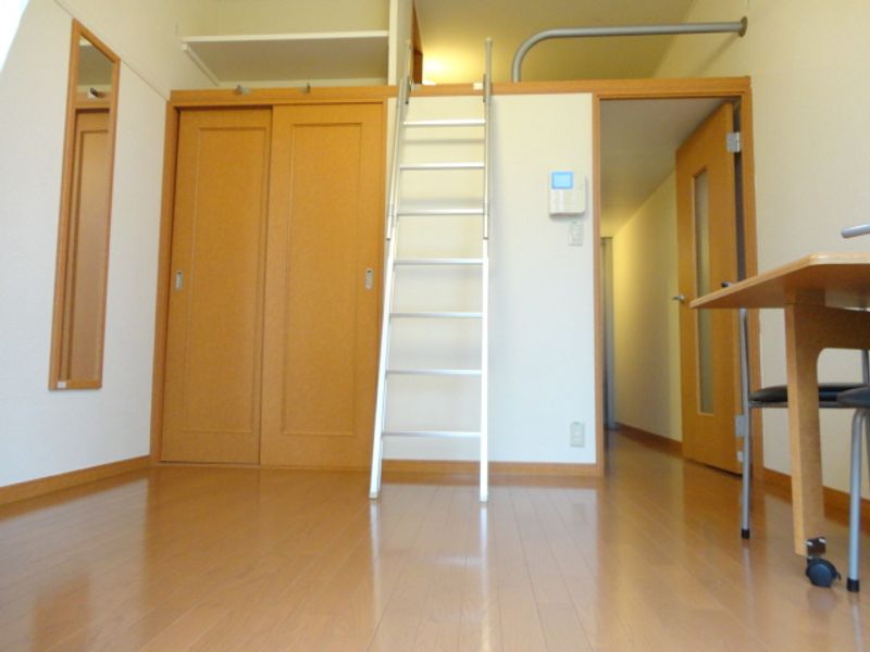 レオパレスポップ 居間