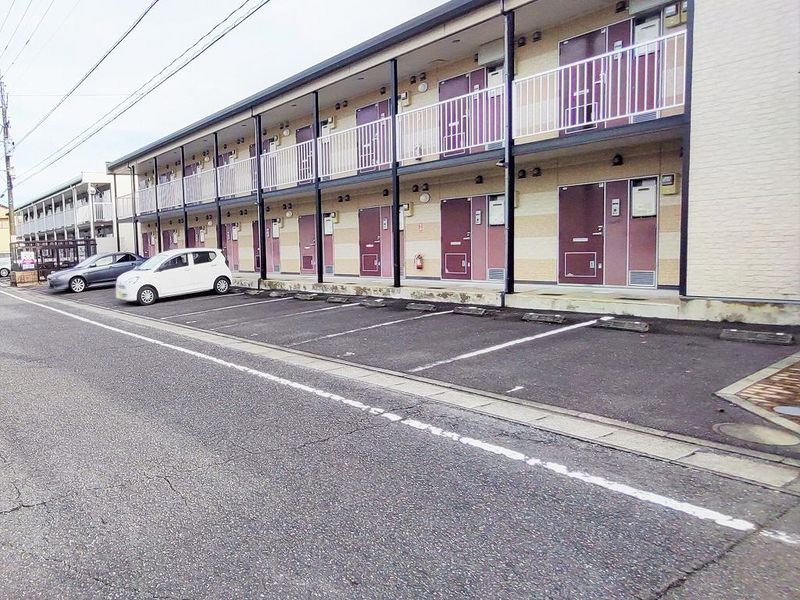 レオパレスパークハイム芝 駐車場