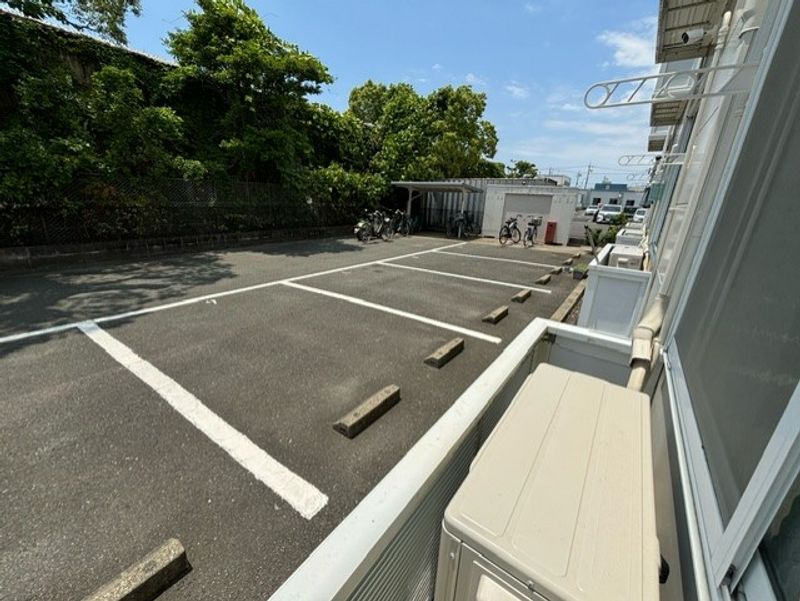 レオパレスワンリバー 駐車場