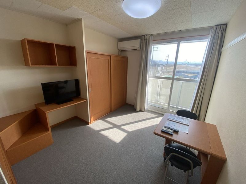 レオパレス古志大橋北サイド 居間