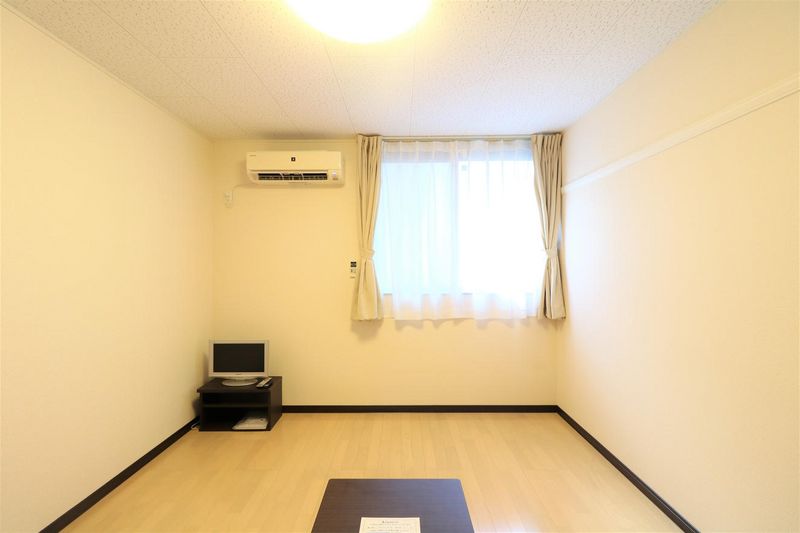 レオパレス西ノ京吽 居間