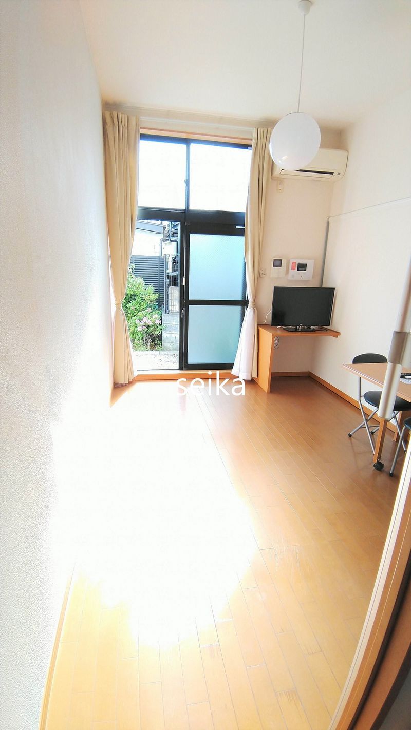 レオパレス中央 居間