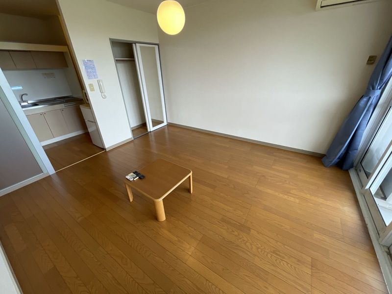 レオパレス神田 居間