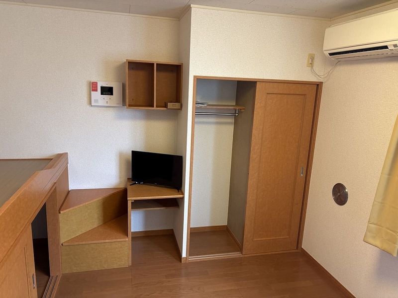 レオパレスエヌ　ファミール 居間