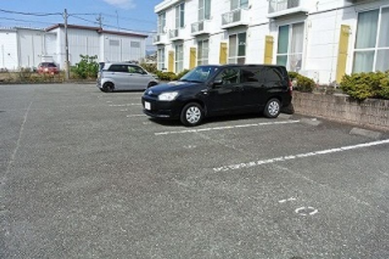 レオパレスエクセル 駐車場