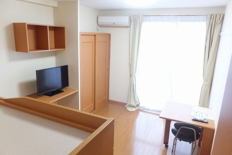 レオパレスチロルα 居間