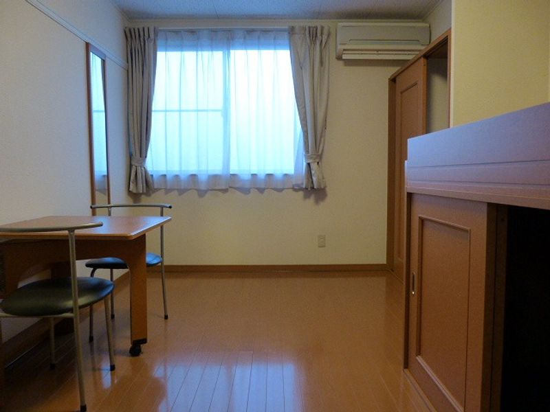 レオパレス綺麗なれいなＡ 居間