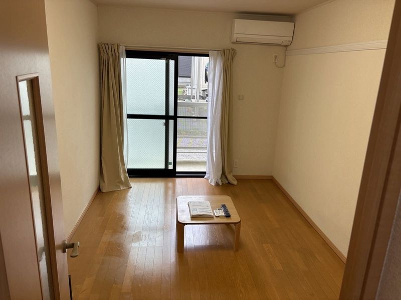 レオパレスあいりす 居間