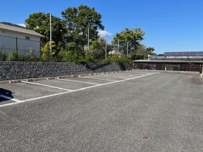 レオパレスアメニティー柿平 駐車場