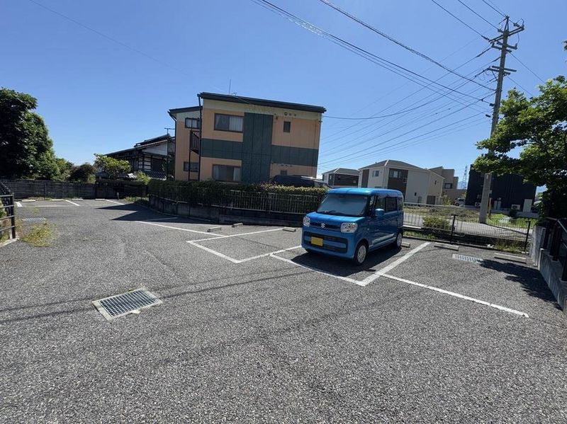 レオパレスフリーデン 駐車場