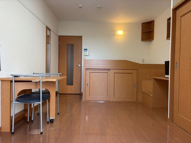 レオパレスラ　プランタン 居間