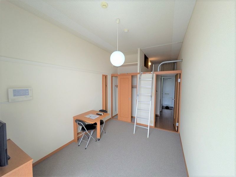 レオパレスＲａｆｆｉｎｅｉｇｅ 居間