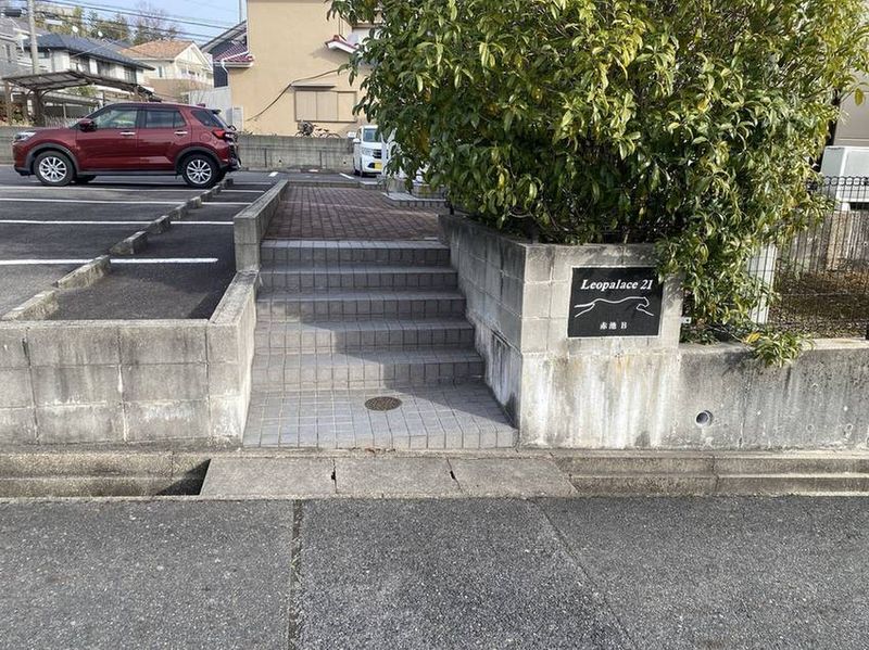 レオパレス赤池Ｂ エントランス