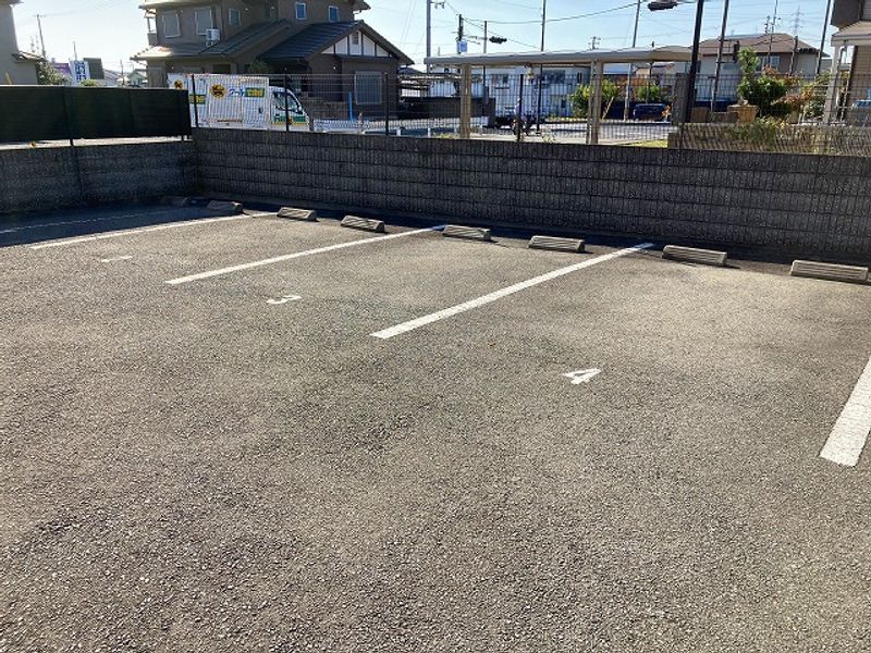 レオパレスＹＯＳＨＩＮＯ 駐車場
