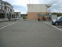 レオパレスプラザ中神谷 駐車場
