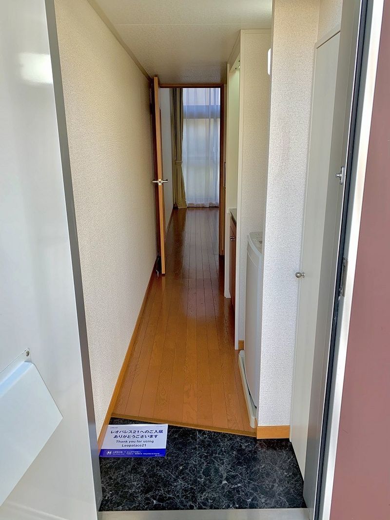 レオパレス守谷中央 玄関