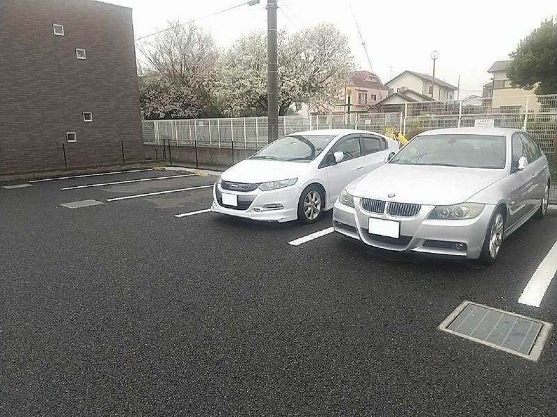 レオネクストレインボー上竹 駐車場