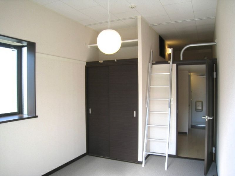 レオパレスホワイトヒルズⅡ 居間