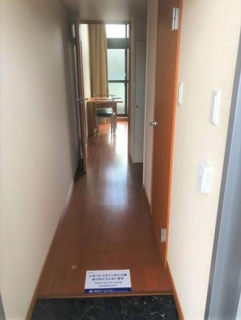 レオパレスグランマ 玄関