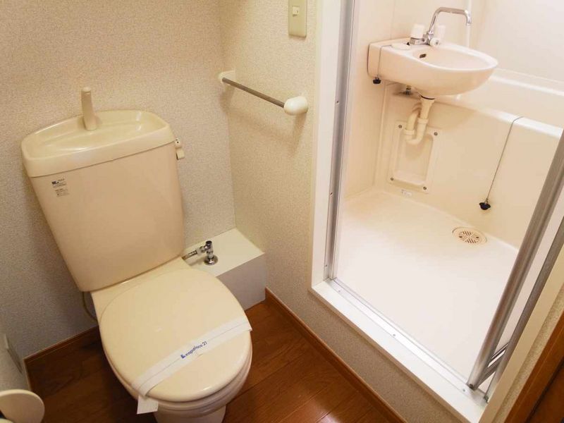 レオパレスカメリア六番館 トイレ
