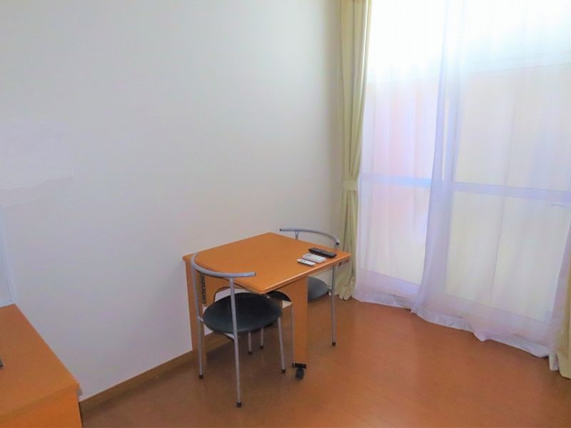 レオパレスＡＶＡＮＺＡＲＥ　Ｋ 居間