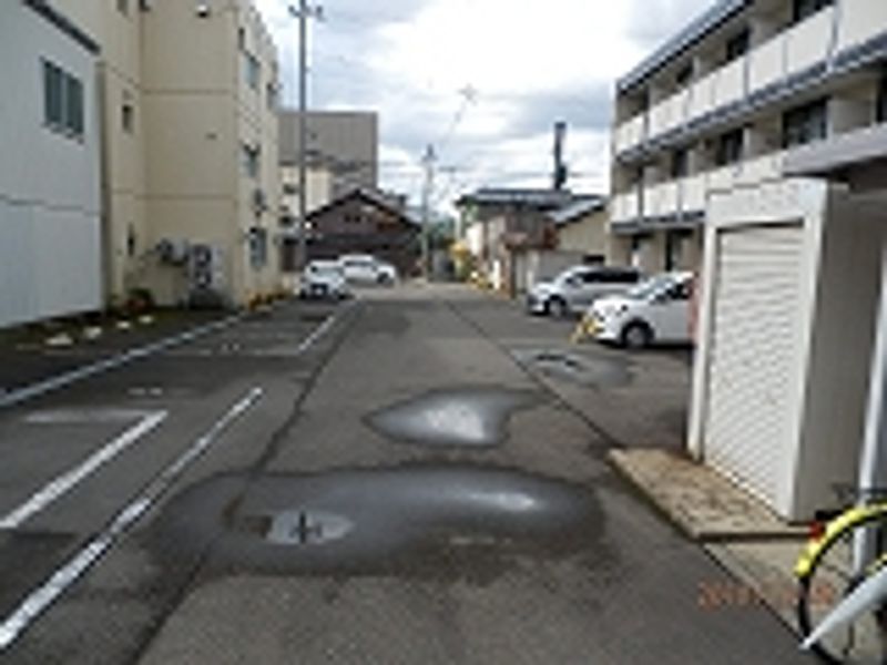 レオパレス蓬莱 駐車場
