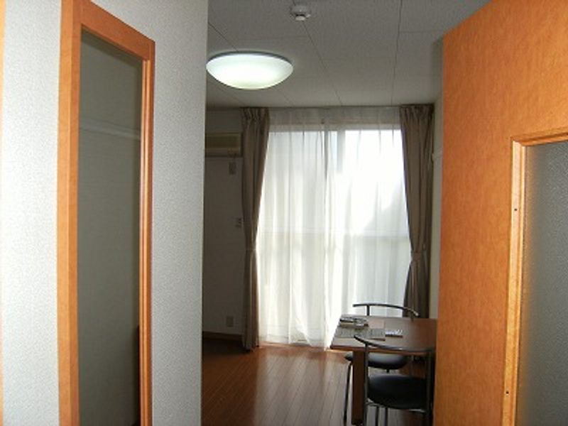 レオパレス若葉 居間