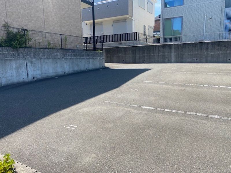 レオパレスステュディオ箕面Ⅱ 駐車場
