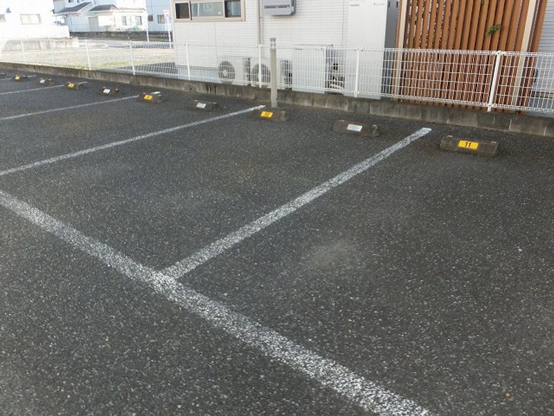 レオパレスエスポワール 駐車場