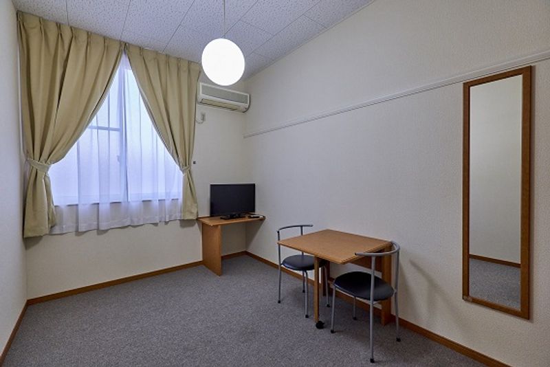 レオパレス田上 居間