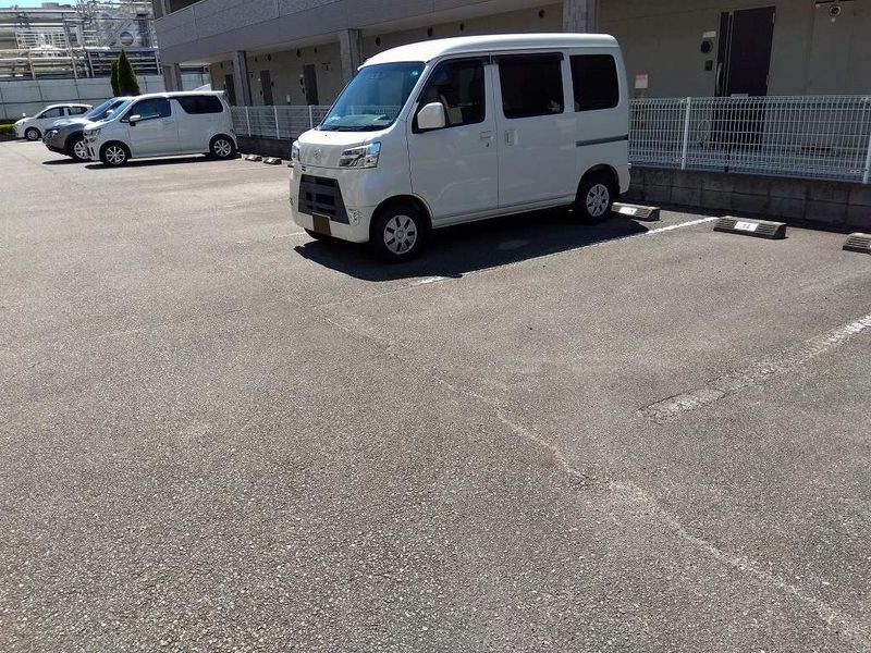 レオパレスベルフォール 駐車場