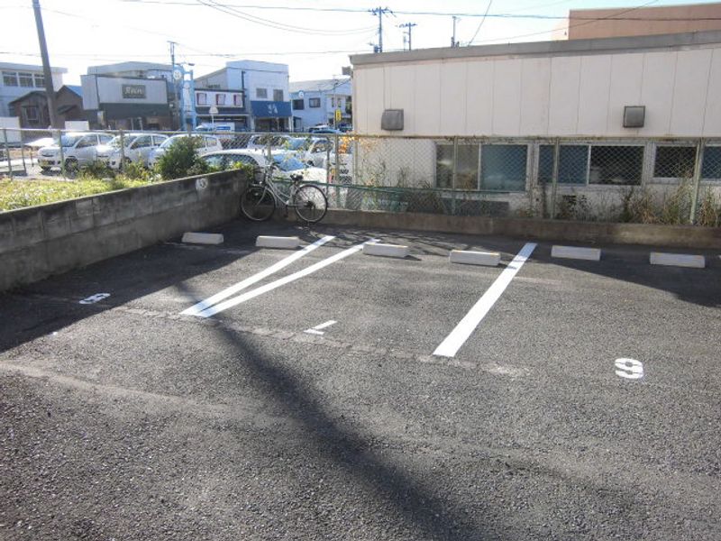 クレイノ北条 駐車場