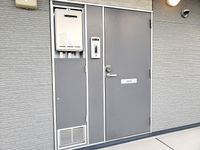 レオパレスリブェールⅡ 玄関