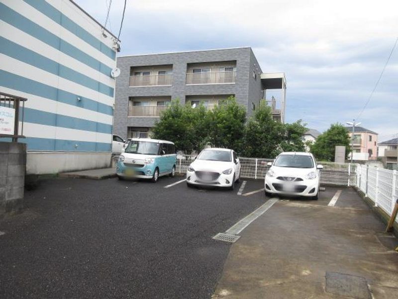 レオパレスボヌール 駐車場