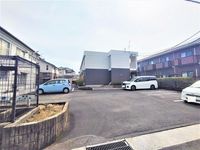 レオパレスえむてぃー 駐車場