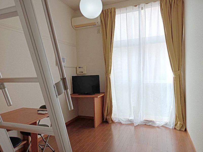 レオパレスアリーナ 居間