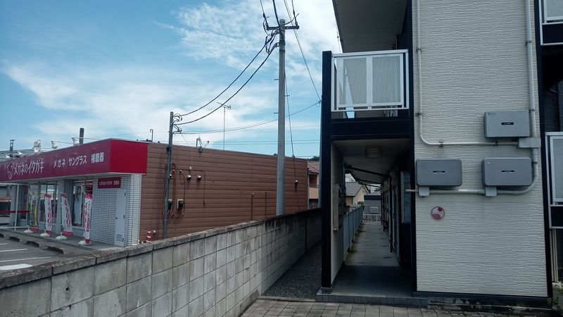レオパレス阿左美 玄関