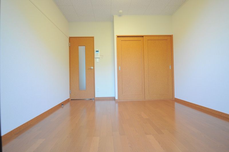 レオパレスちゅら 居間